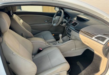 RENAULT MEGANE COUPE 1l9 DCI 130ch 077