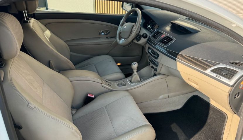 RENAULT MEGANE COUPE 1l9 DCI 130ch 077