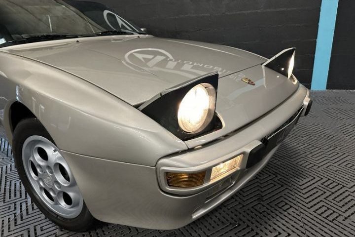 SUPERBE COLLECTOR COUPE PORSCHE 944 002