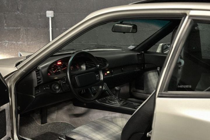 SUPERBE COLLECTOR COUPE PORSCHE 944 079