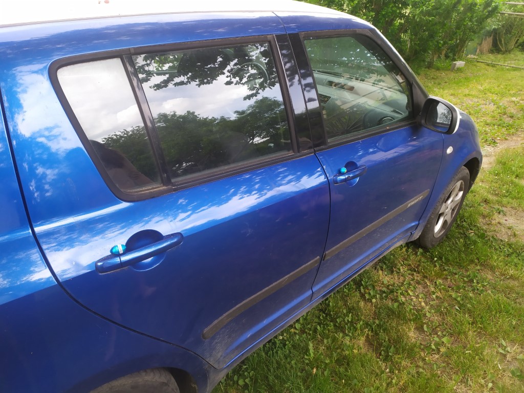 suzuki swift bleu 01