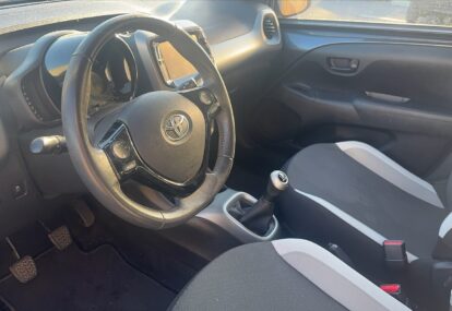 aygo front left door 02