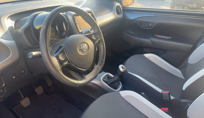 aygo front left door 02