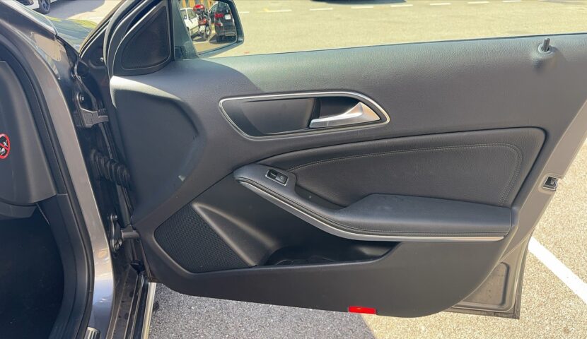 classe a front right door 03