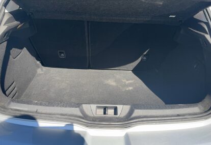 megane trunk 01