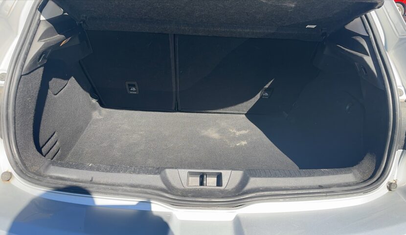megane trunk 01