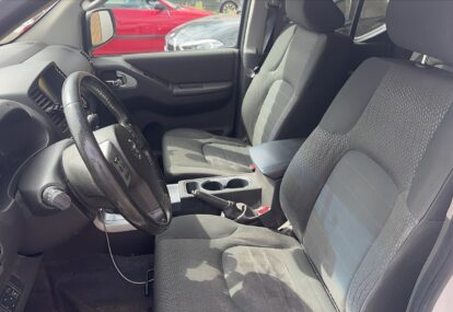 navara front left door 01