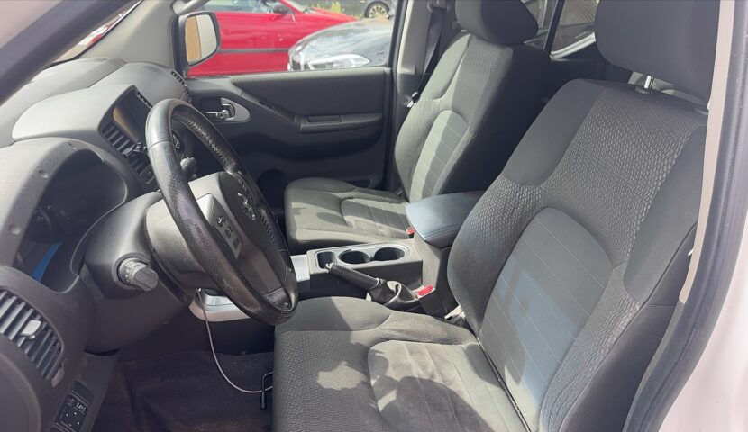 navara front left door 01