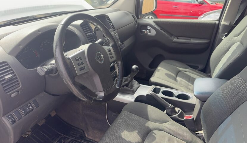 navara front left door 02