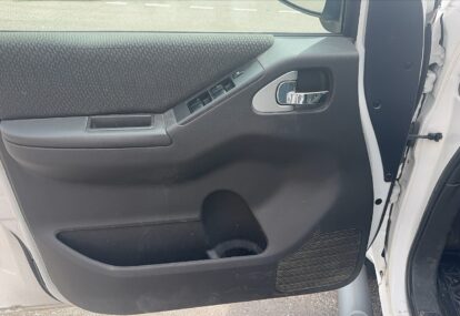 navara front left door 03