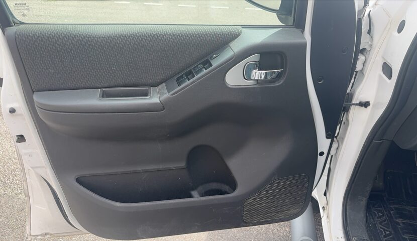 navara front left door 03