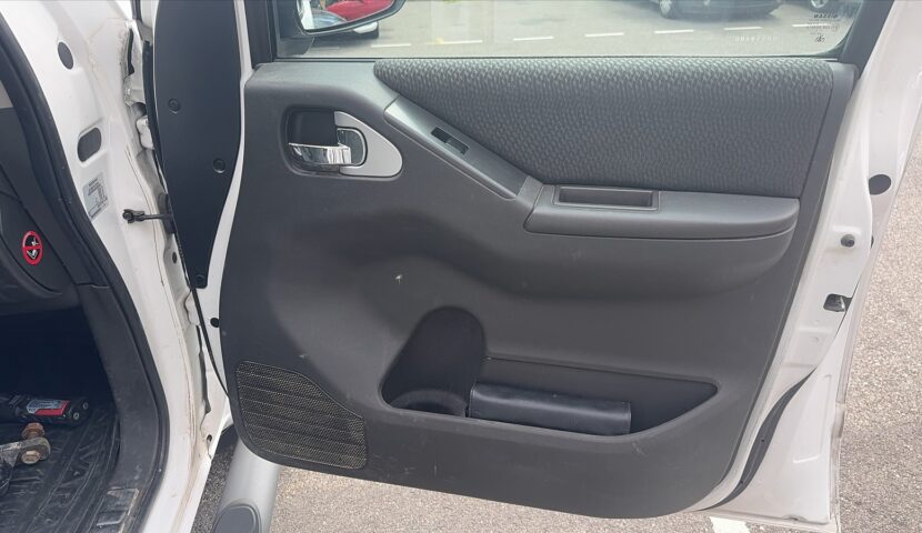 navara front right door 03