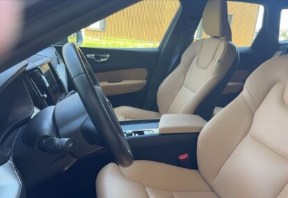 xc60 front left door 01