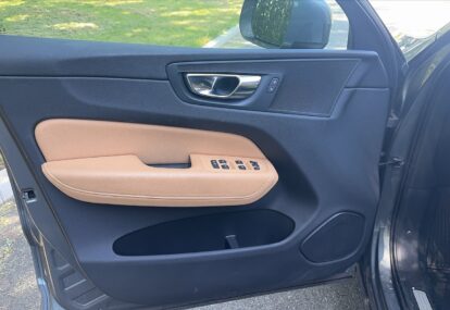 xc60 front left door 03