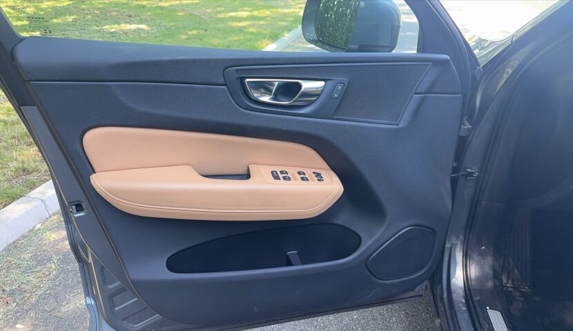 xc60 front left door 03